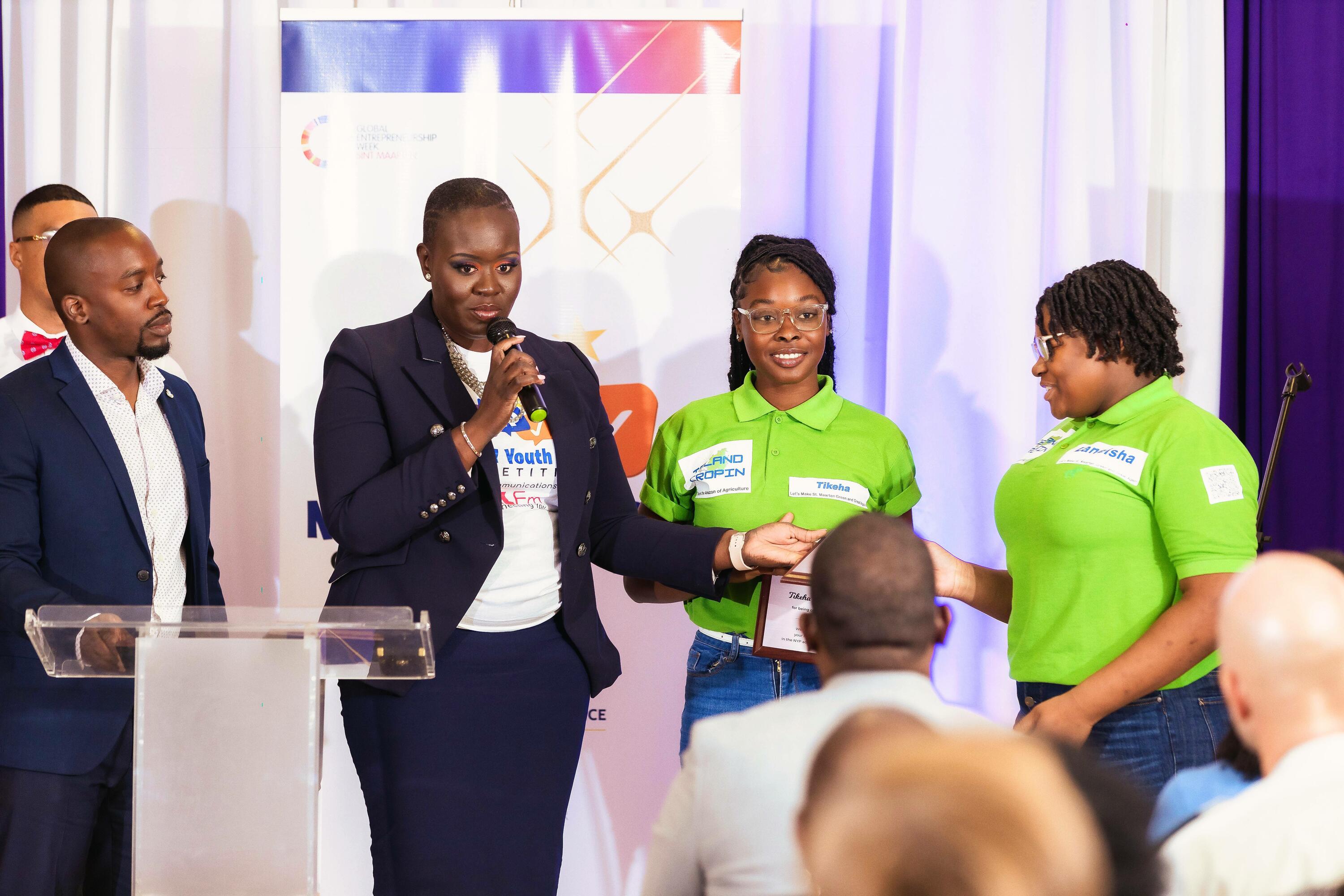 Ife Badejo sharing about National Youth Pitch Competition to school representatives 