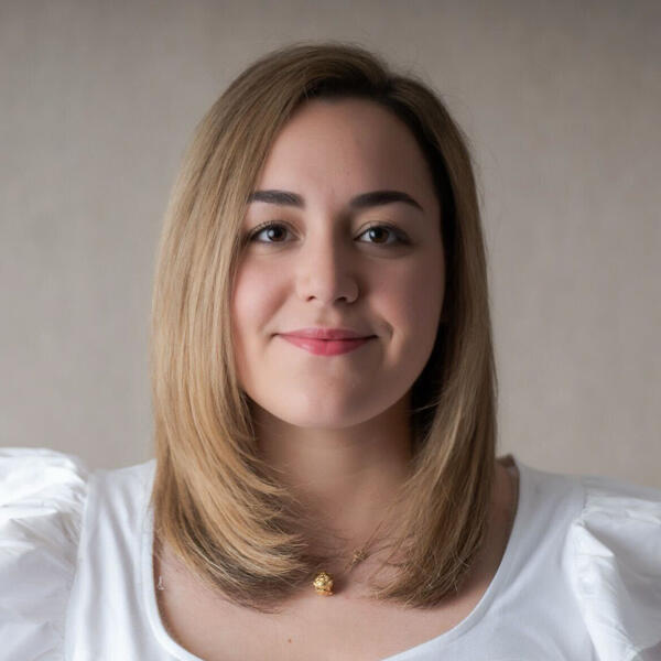 Claudia Yoli Ferla Headshot