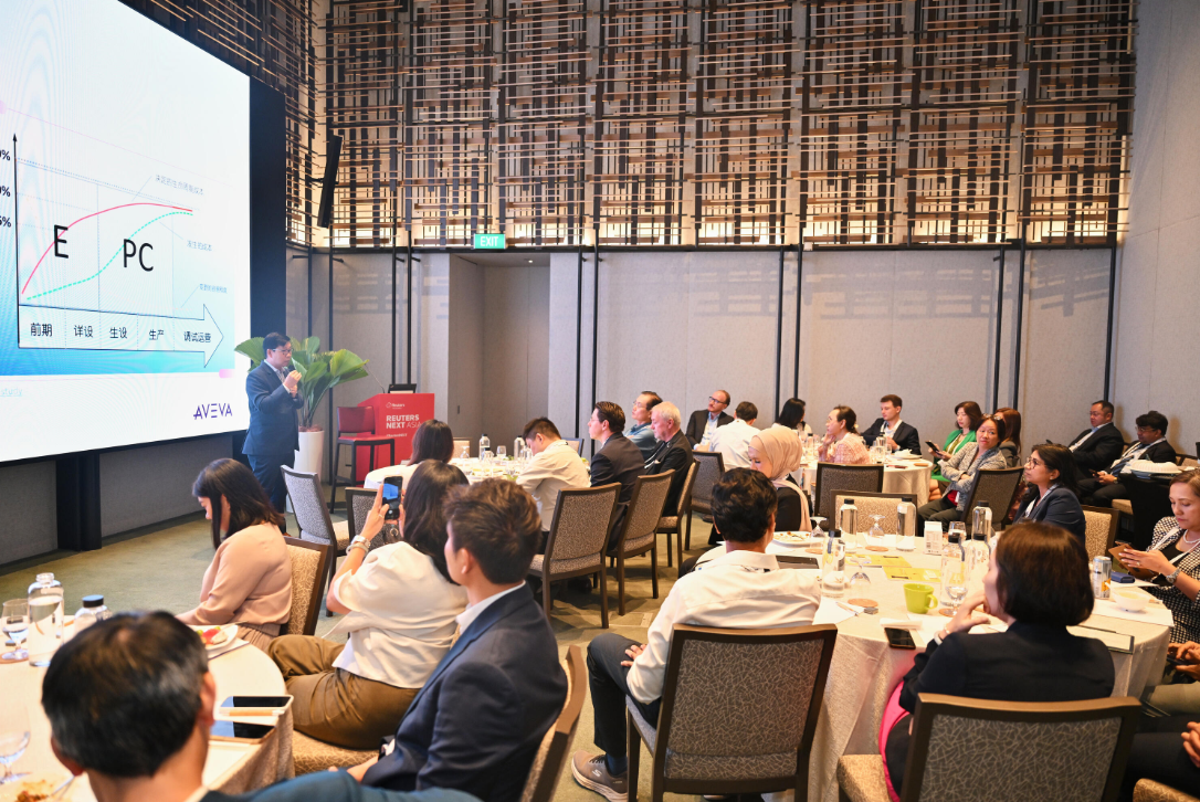 Speaker presents to attendees during a Reuters NEXT Asia workshop session.