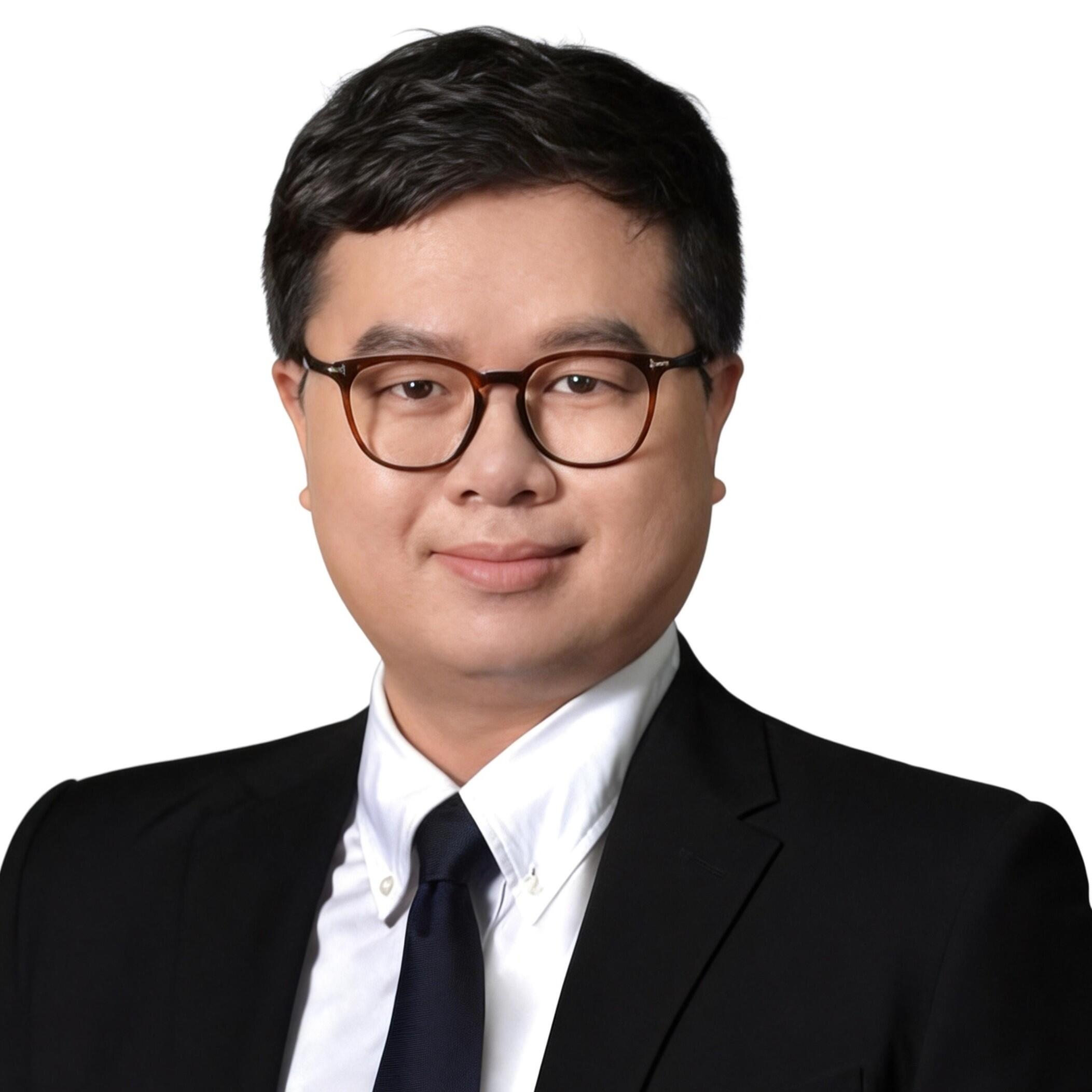 David (Jinfeng) Huang headshot