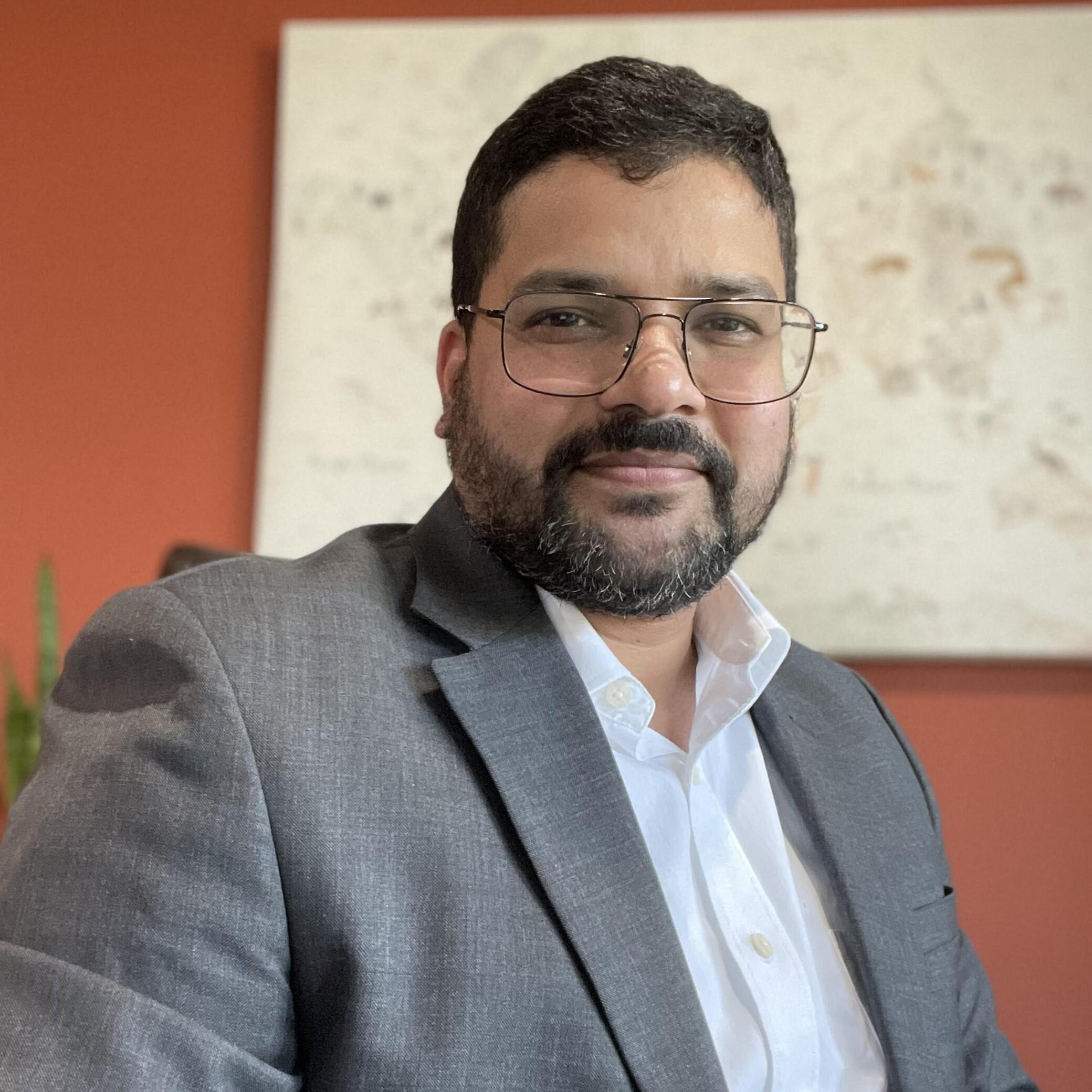 Saqib Ahmed headshot