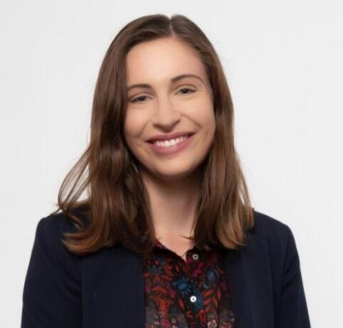 Hannah Lang headshot