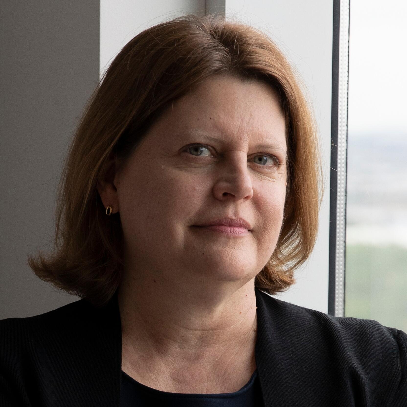 Sally Buzbee headshot