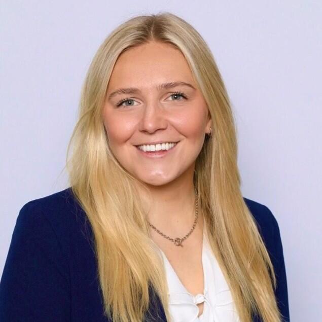 Issie Childs headshot