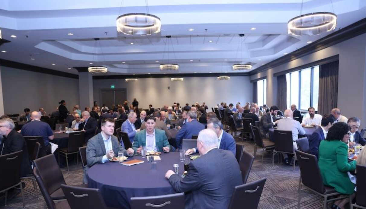 Breakfast roundtables at the SMR & Advanced Reactor conference, attendees networking in a bright ballroom