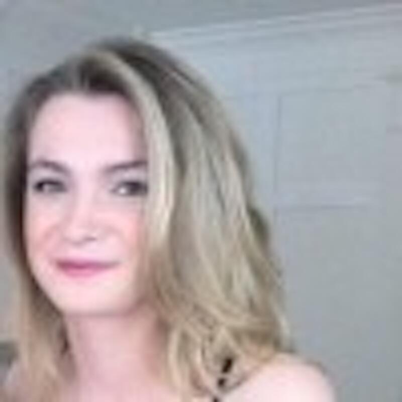 Caroline Harris headshot