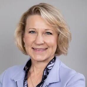 Christine Tezak headshot