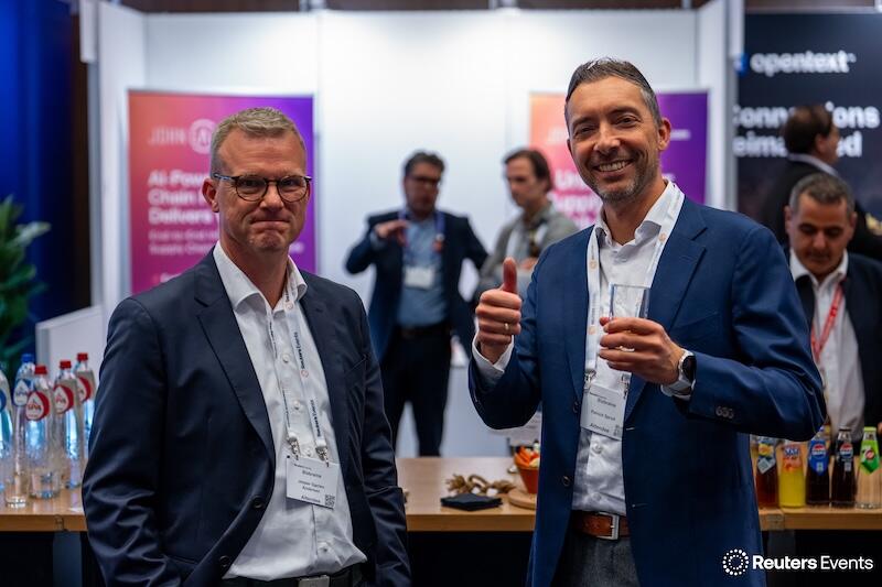 Two people networking at a break out area at Supply Chain Europe 2025