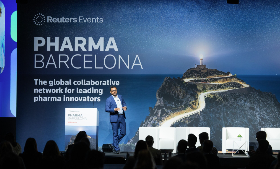 Speaker onstage at Pharma Barcelona