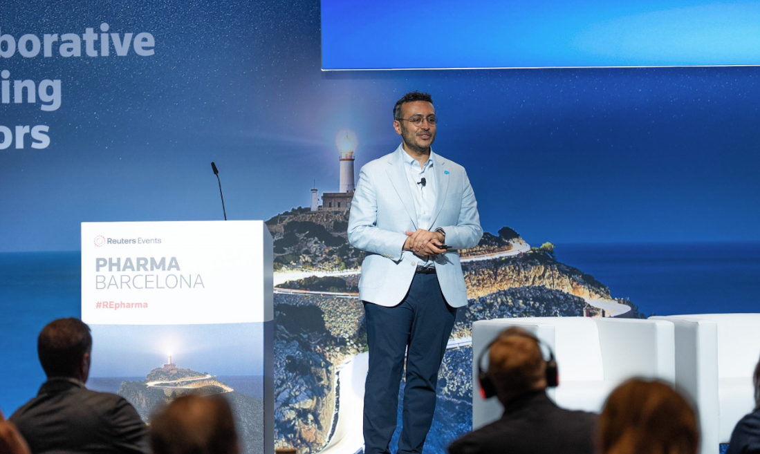 Speaker onstage at Pharma Barcelona