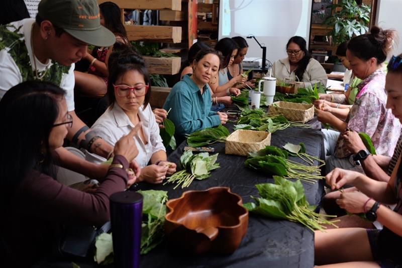 Lei Haku Workshop at Patagonia Honolulu